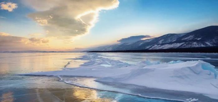 西伯利亚的“明珠”贝加尔湖，为何被称为“来路不明”的湖泊？