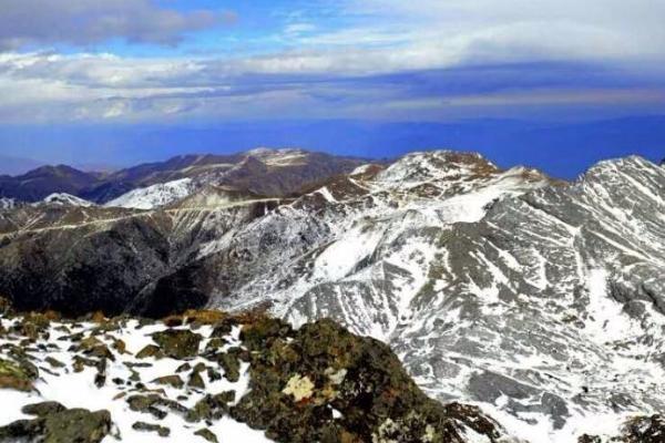 东川雪岭