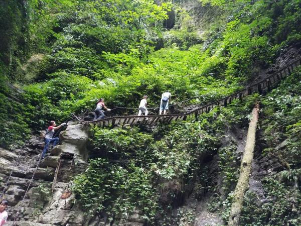 坐龙峡风景区