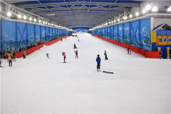 秦岭四季室内滑雪馆