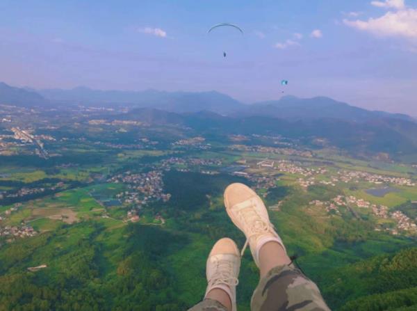 环线飞行(大冶龙凤山滑翔伞基地)